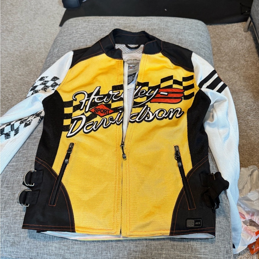 Polyester Jacket With Multilingual Label - image 6